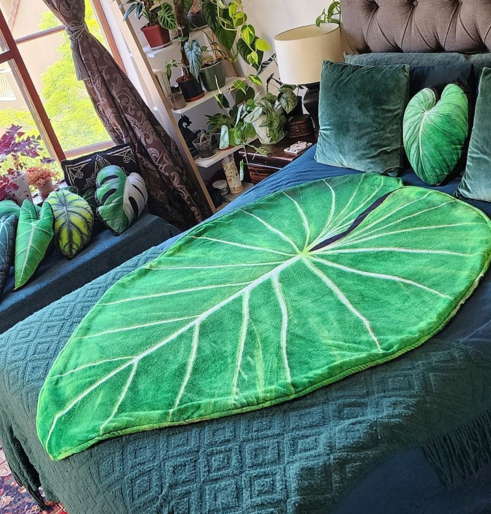 Leaf Shaped Luxury Mongolian Fleece Blanket